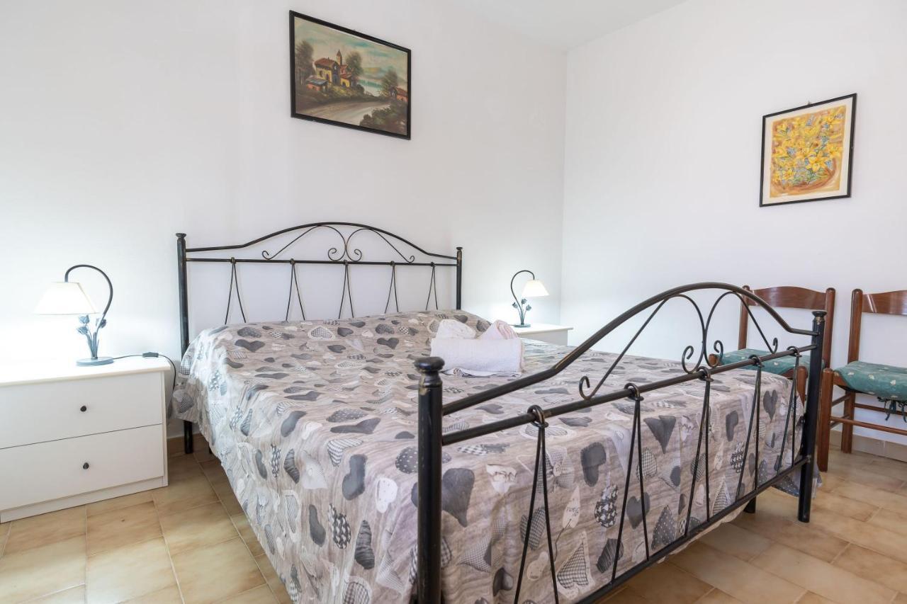 Casa Vacanze Patrizia Valledoria  Eksteriør billede
